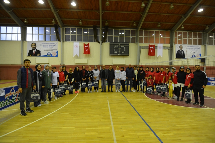 EVİNİN SULTANLARI VOLEYBOL TURNUVASI SONA ERDİ