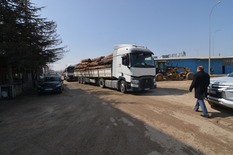 KANTAR’DAN KAÇAN TIRLAR BAŞKAN MUSTAFA ÇÖL’E TAKILDI