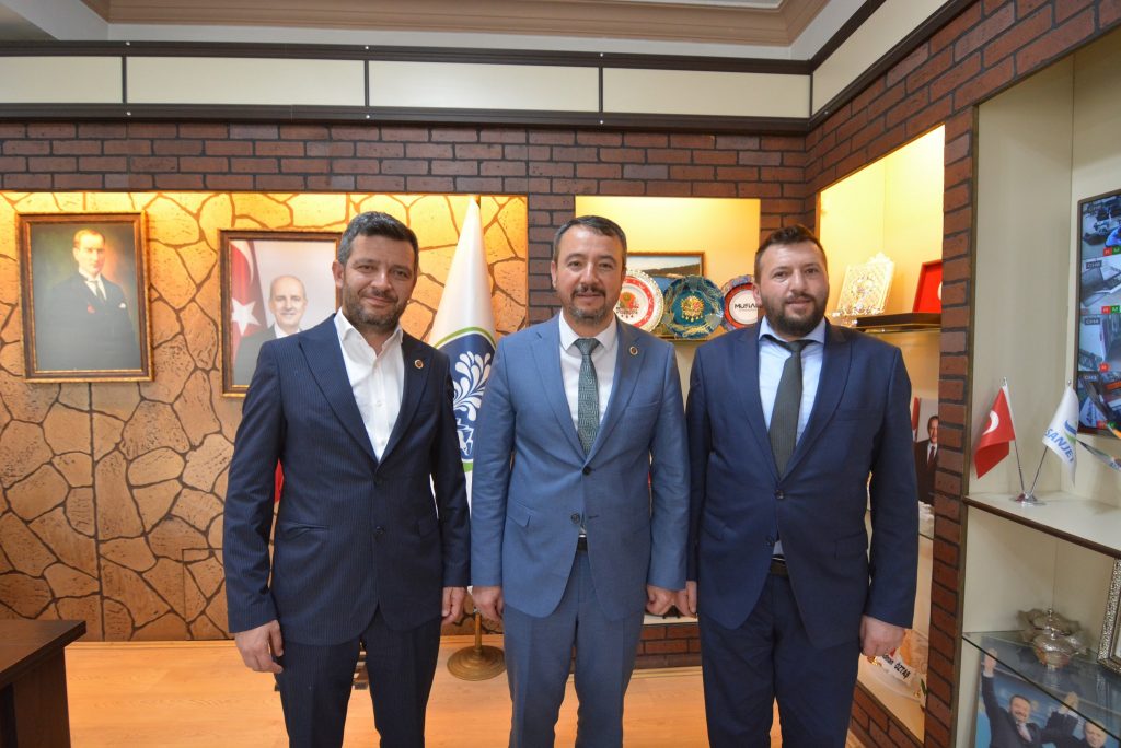 Akharım Belediye Başkanı Süleyman Kaynak ve İl Genel Meclis Üyesi Nazif Yiyit’ten Başkan Öztaş’a Tebrik Ziyareti