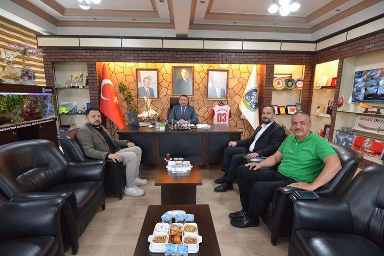 Afyon Sofaş Gıda’dan Belediye Başkanı Adnan Öztaş’a Tebrik Ziyareti