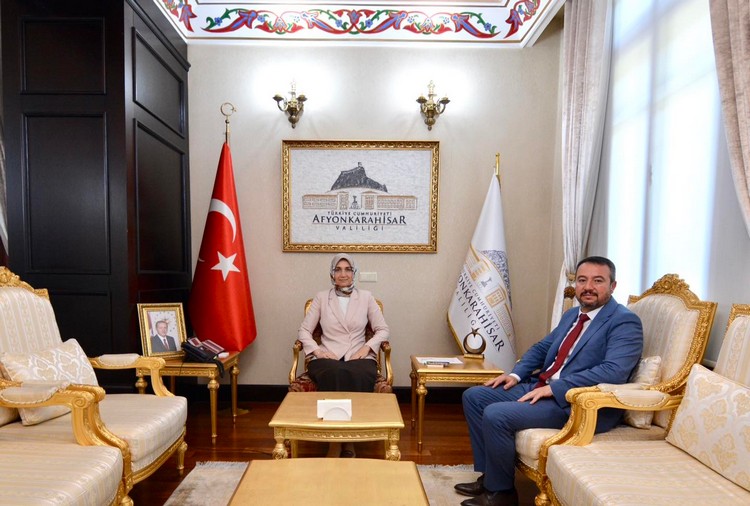 Sandıklı Belediye Başkanı Adnan Öztaş, Afyonkarahisar Valisi Doç. Dr. Kübra Güran Yiğitbaşı’nı Ziyaret Etti.