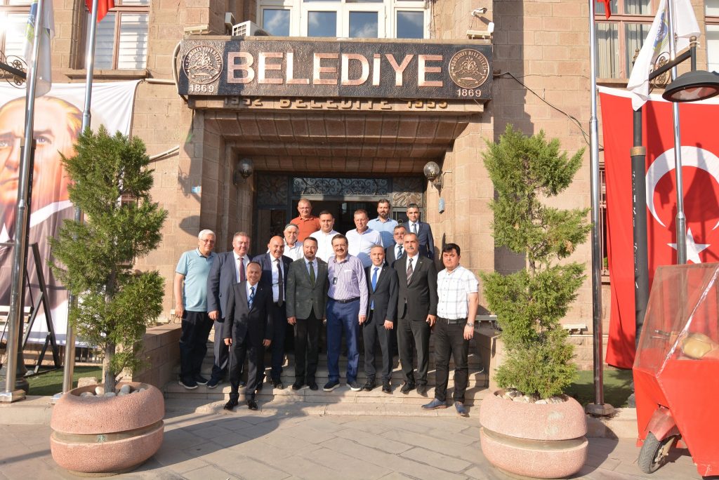 TOBB Başkanı Rifat Hisarcıklıoğlu, Sandıklı Belediye Başkanı Öztaş’ı Makamında Ziyaret Etti