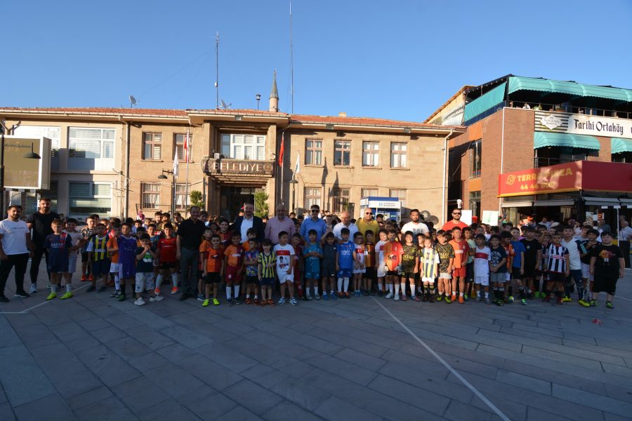 Geleneksel Sokak Futbolu Turnuvası 15 Temmuz Demokrasi Meydanı’nda Başladı