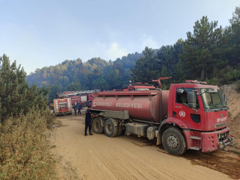 Sandıklı Belediyesi İtfaiyesi Kırka’daki Orman Yangınına Müdahale İçin Harekete Geçti