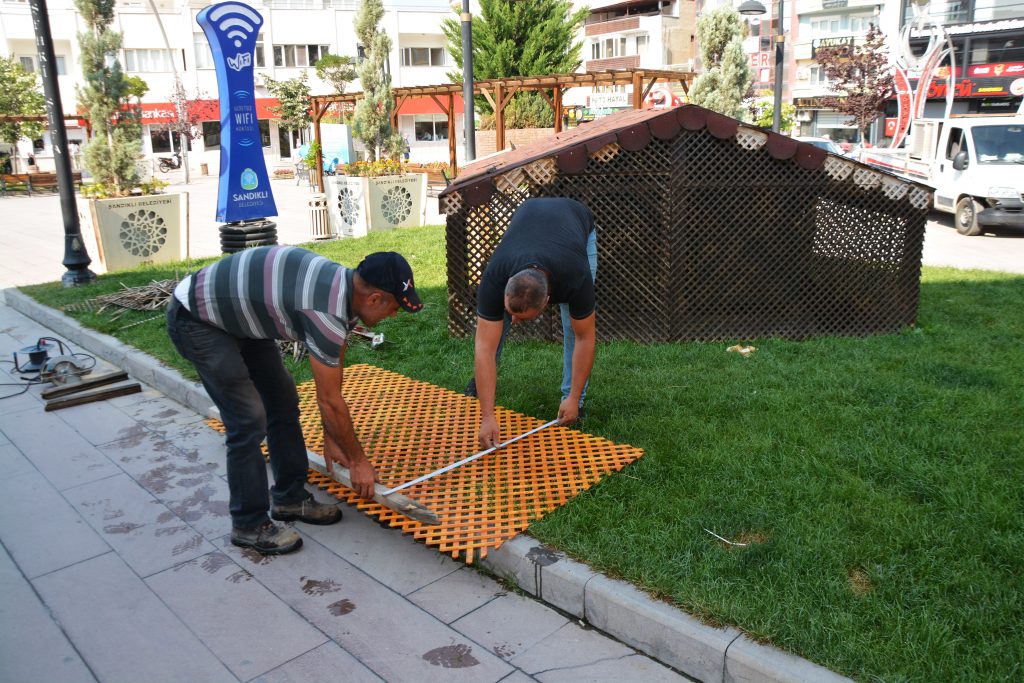 Sandıklı’da Peyzaj Çalışmaları Aralıksız Sürüyor