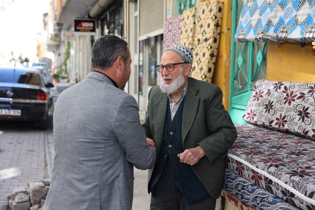 Başkan Öztaş, Ulu Camii Çarşı Esnafını Ziyaret Etti