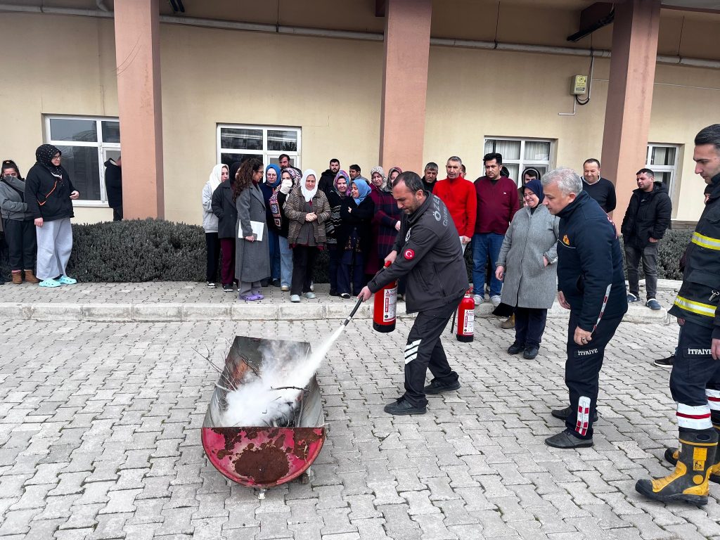 İtfaiye Müdürlüğümüzden Hüseyin Develi Huzurevi’ne Eğitim!