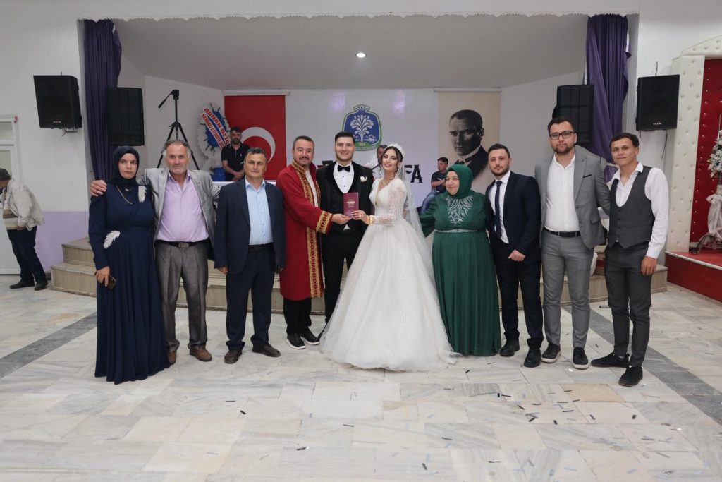 Belediye Başkanımız Adnan Öztaş, Ceylan ve Ulubaş Ailelerinin Evlatlarının Nikâhını Kıydı