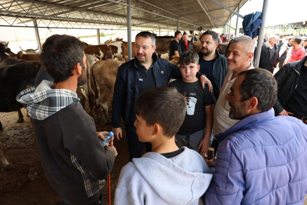 Başkan Adnan Öztaş, Hayvan Pazarı’nda Esnaf ve Vatandaşla Buluştu